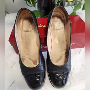 Very loved Salvatore Ferragamo black flats size 8